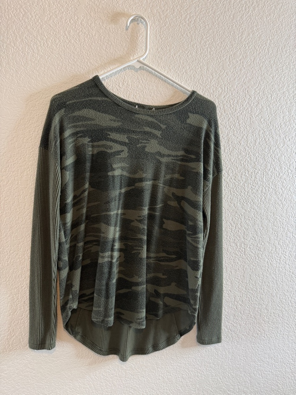 American Eagle Outfitters Olive Green Camo Long Sleeve Top